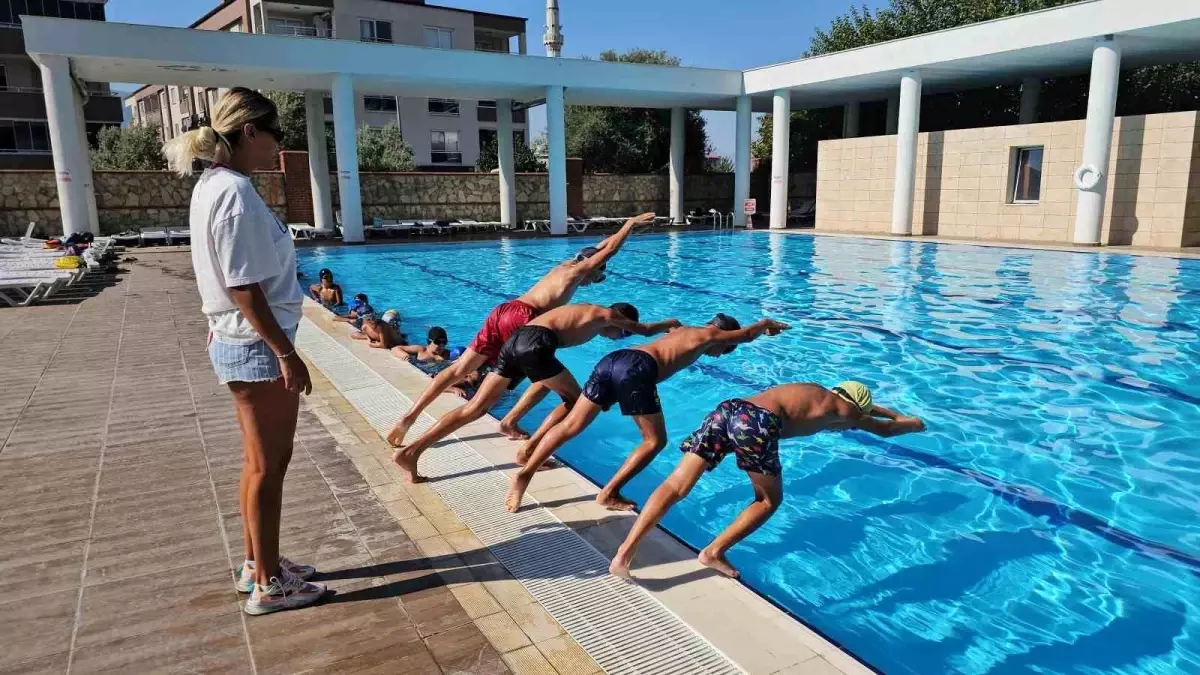 Aydın\'ın Kuyucak İlçesinde Yaz Dönemi Yüzme Kurslarına Büyük İlgi