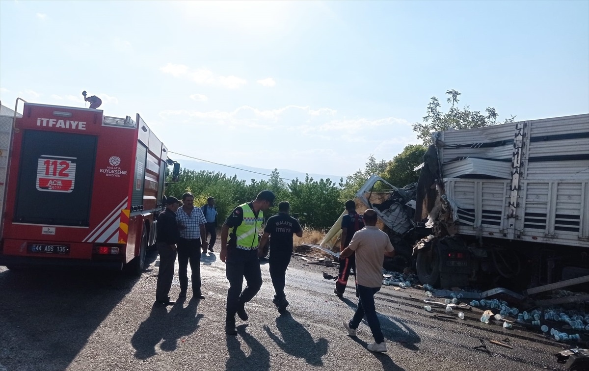 Malatya\'da Tır Çarpışması: 1 Ölü, 1 Yaralı