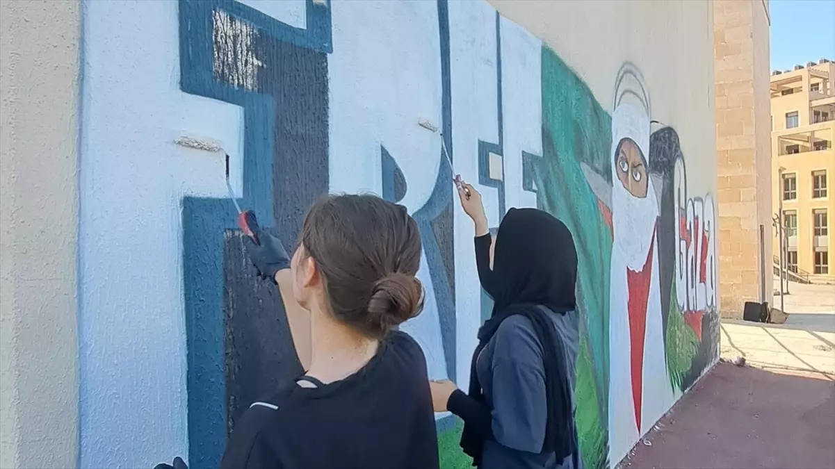 Mardin Artuklu Üniversitesi Öğrencileri Gazze\'ye Destek İçin Grafiti Çizdi