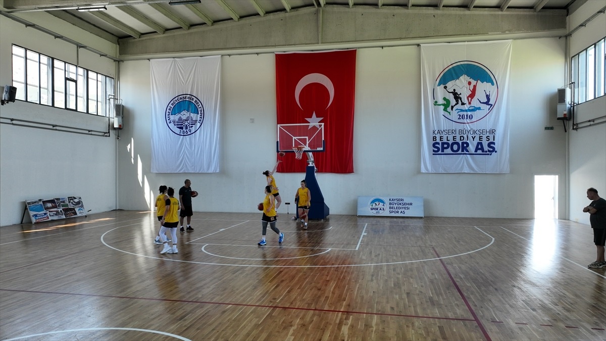 Melikgazi Kayseri Basketbol, Erciyes Yüksek İrtifa Kamp Merkezi\'nde kampa girdi