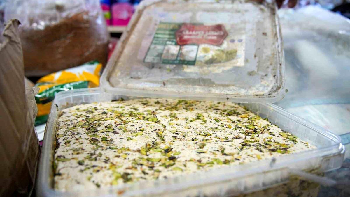 Tarsus\'ta Halk Sağlığını Tehdit Eden 70 Bin Ürün Ele Geçirildi