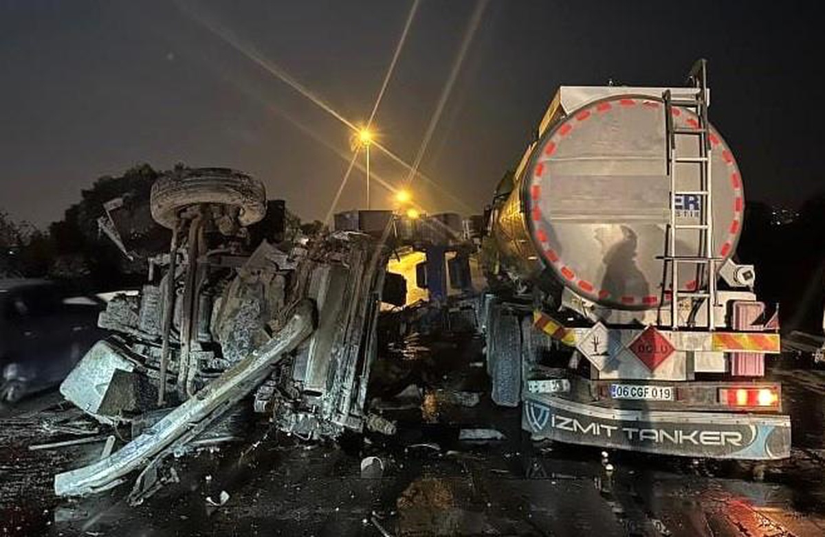 Mersin\'de Tır ile Tanker Çarpıştı: 1 Ölü, 1 Yaralı
