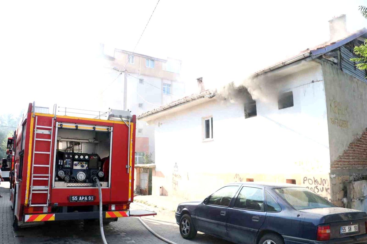 Samsun Havza\'da çıkan yangında bir kişi dumandan etkilendi