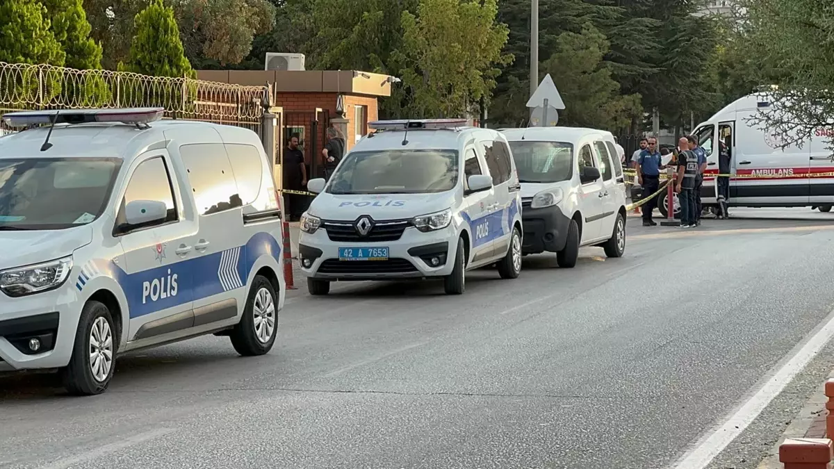 Konya\'da Otomobilde Tartışan Eşini Bıçaklayan Adam Teslim Oldu