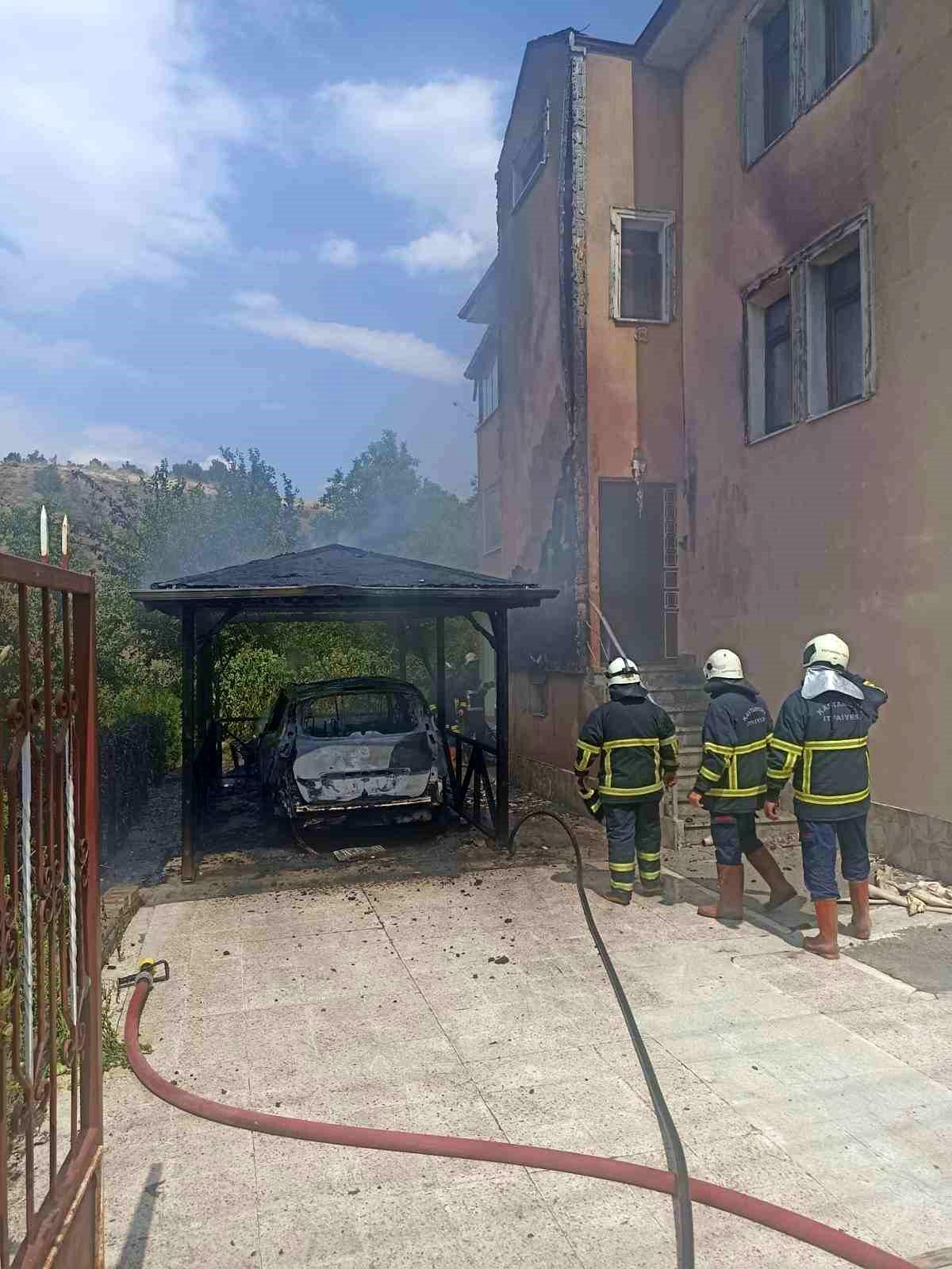 Kastamonu\'da garajda park halindeki otomobilde çıkan yangın söndürüldü