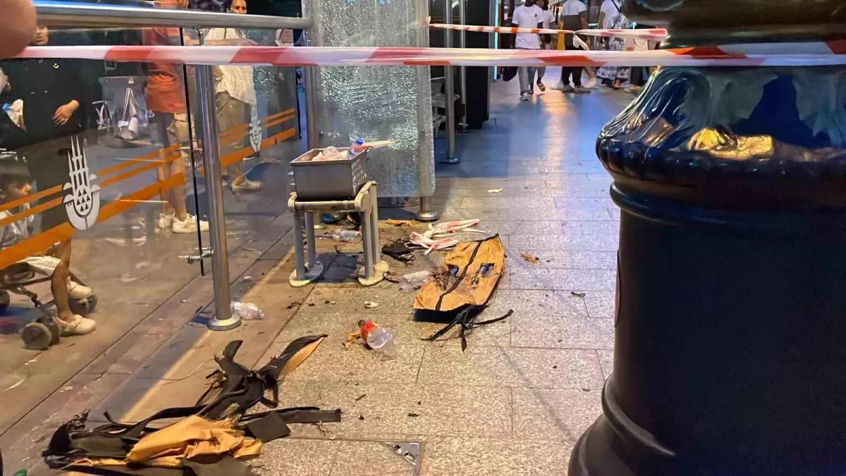 Sultanahmet Tramvay Durağında Şüpheli Çanta Alarmı