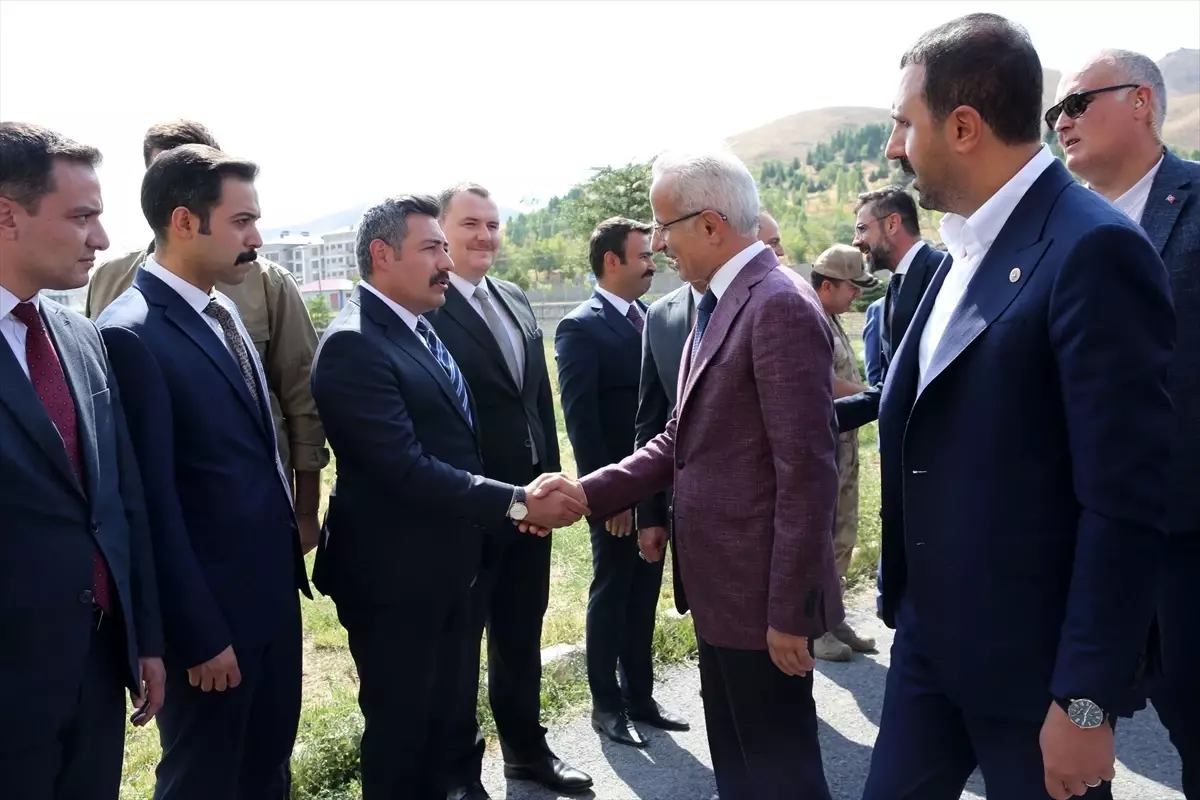 Ulaştırma ve Altyapı Bakanı Abdulkadir Uraloğlu, Bitlis\'in ulaşım ve haberleşme altyapısını geliştirmek için çalışmalarını sürdürüyor