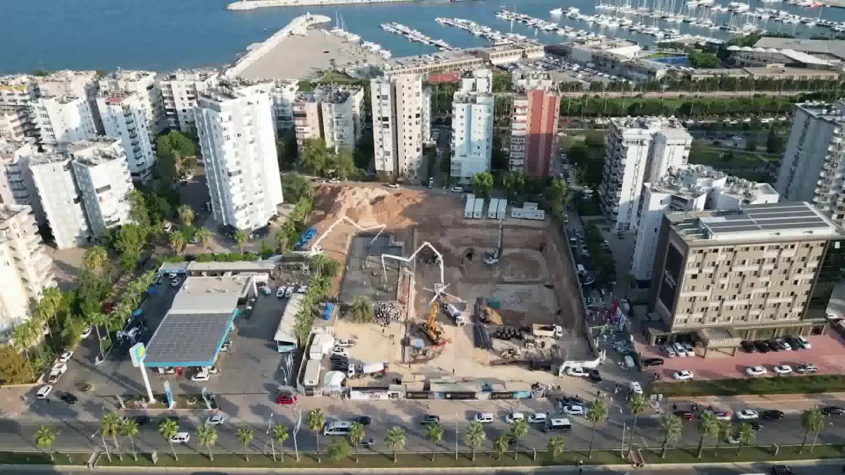 Mersin\'de Büyük Kent Kütüphanesi ve Oyuncak Müzesi Projesi İçin Temel Atıldı