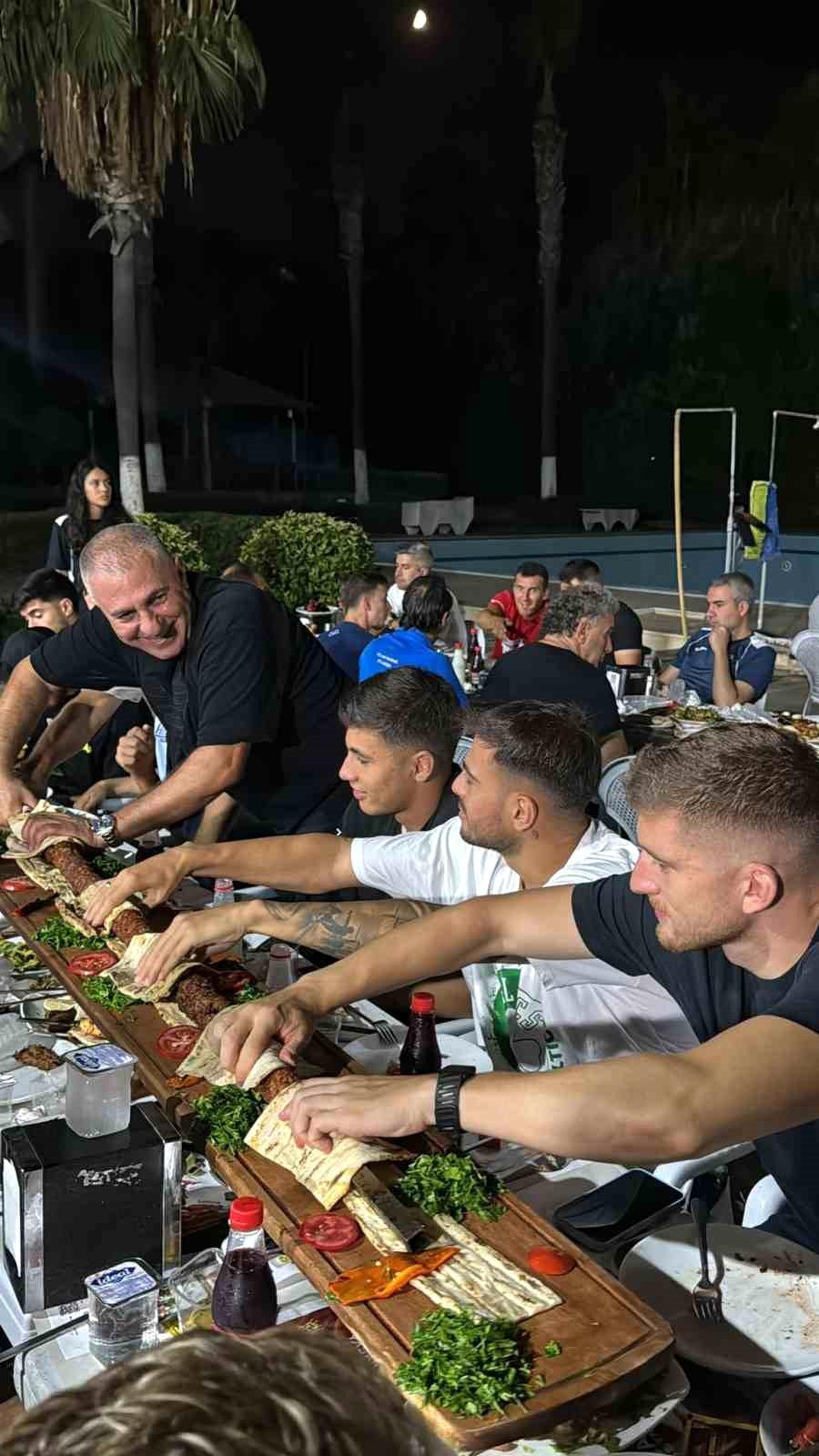 Adana Demirsporlu Futbolculara Kebap Ziyafeti