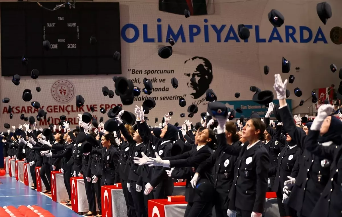 Aksaray Şehit Önder Güzel Polis Meslek Eğitim Merkezi\'nde Kadın Polis Adayları Mezuniyet Töreni Düzenlendi