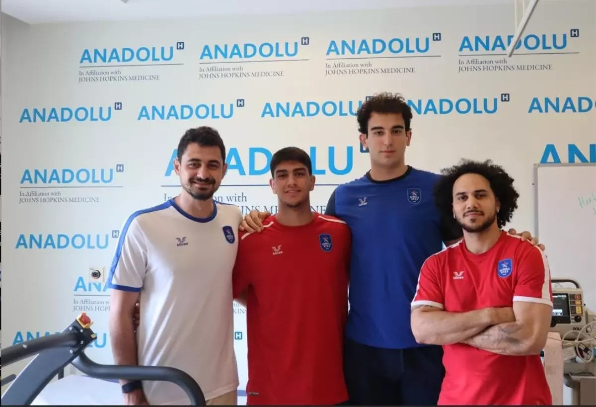 Anadolu Efes oyuncuları sağlık kontrollerinden geçti