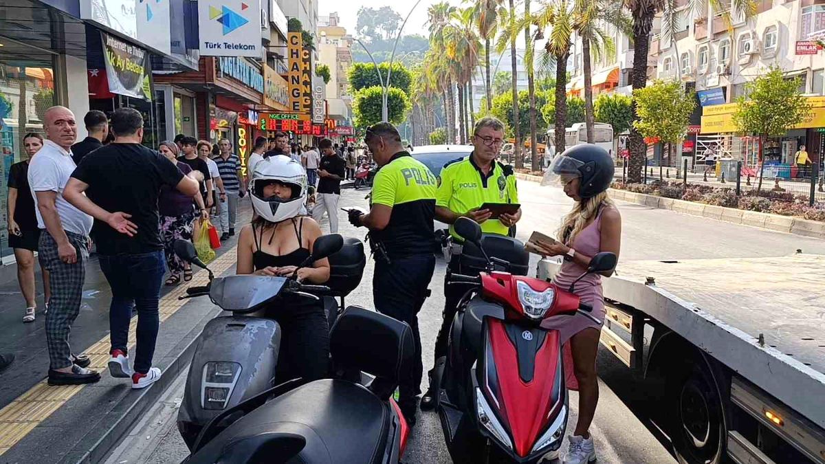 Manavgat\'ta motosiklet denetimlerinde 63 sürücüye ceza