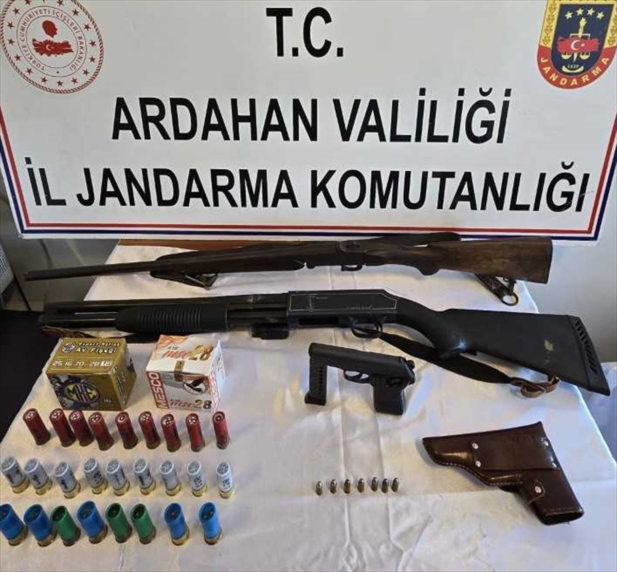 Ardahan\'da ruhsatsız silahlar ele geçirildi