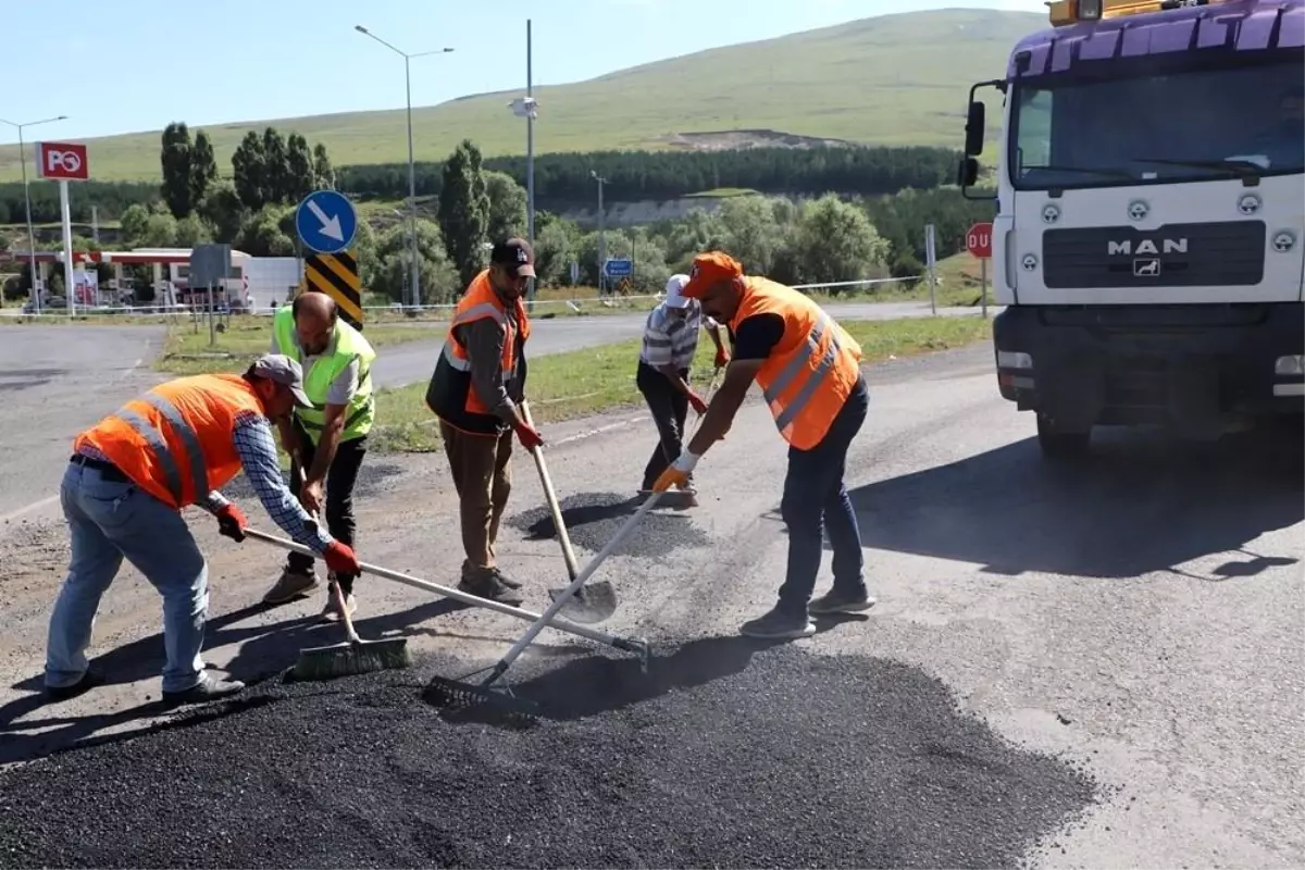 Ardahan Belediyesi Yollarda Bakım ve Onarım Çalışmalarına Başladı