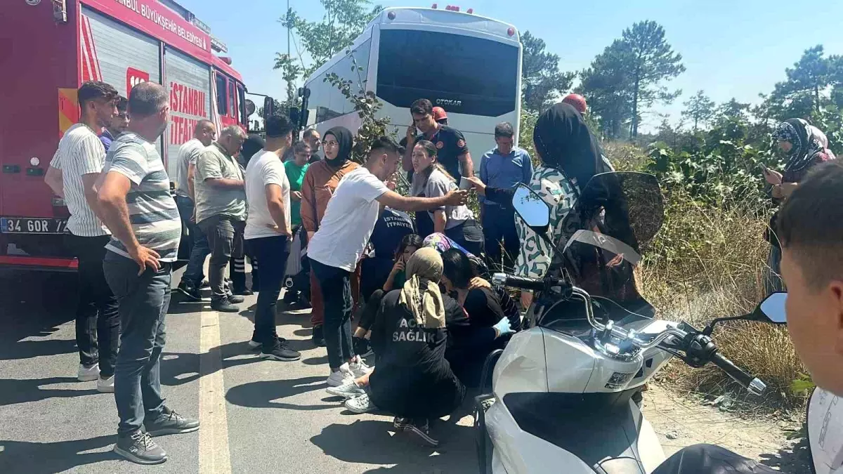 İstanbul\'da işçi servisi kaza yaptı, 5 işçi yaralandı