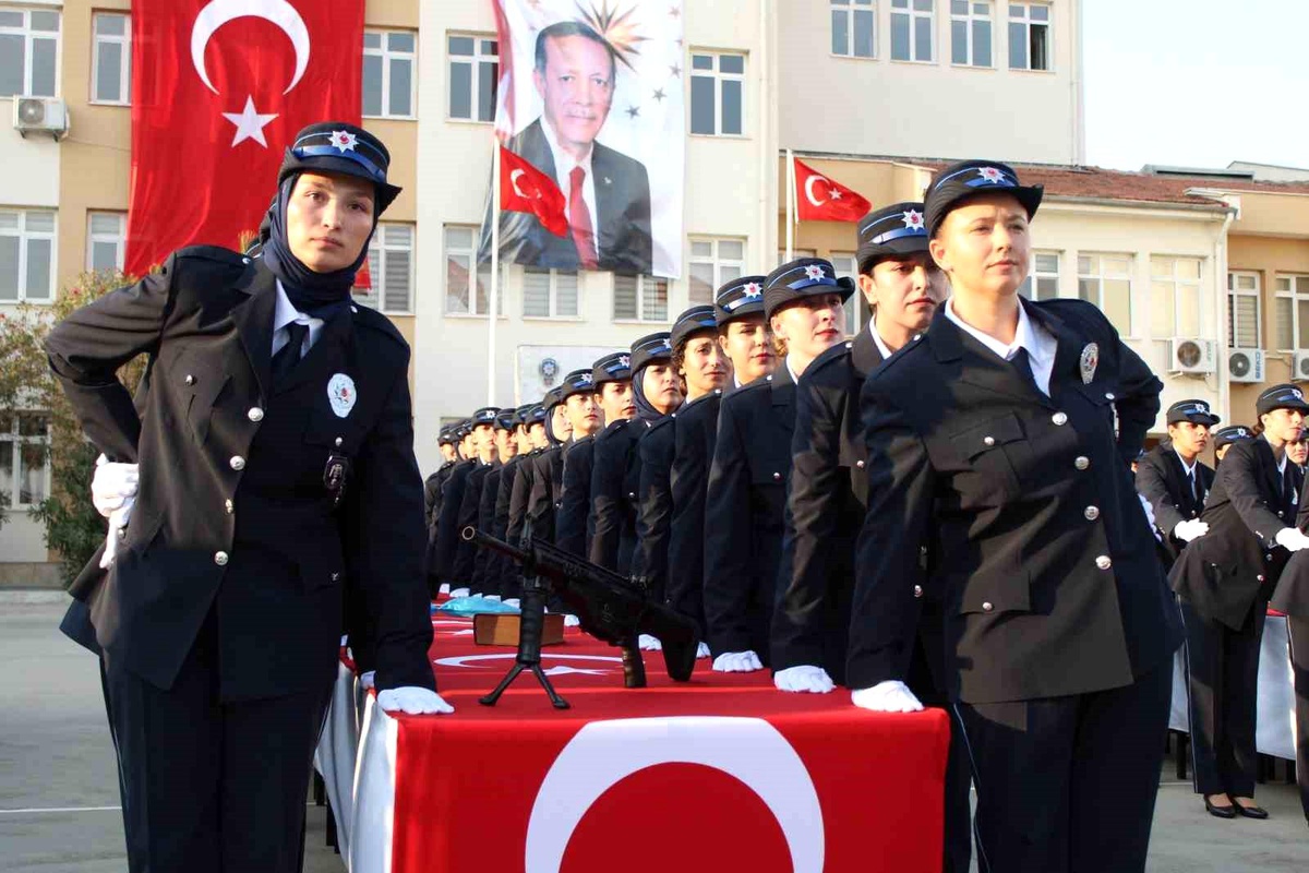 Aydın Polis Meslek Eğitim Merkezi\'nden İlk Kadın Mezunlar
