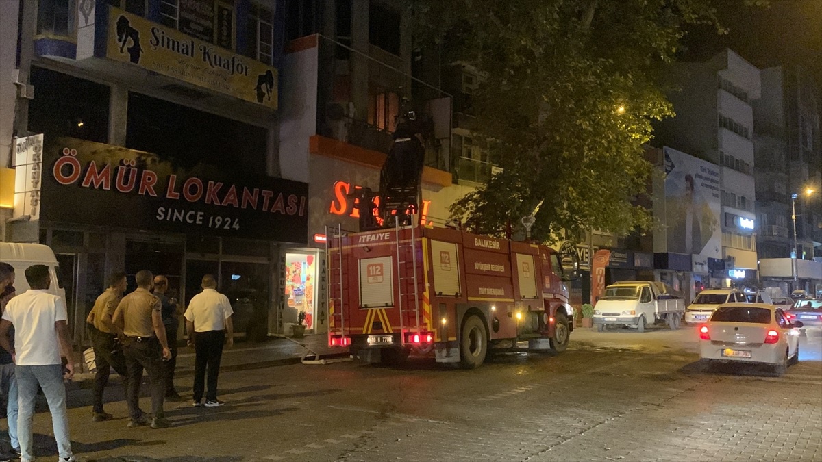 Edremit\'te bir iş yerinde çıkan yangın söndürüldü