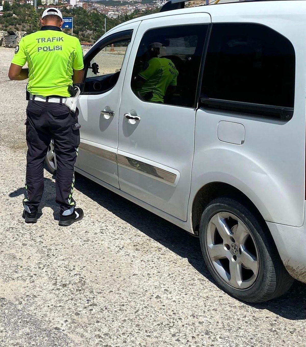 Bilecik\'te Trafik Denetimlerinde 59 Araç Sürücüsüne 70 Bin 177 TL Cezai İşlem Uygulandı