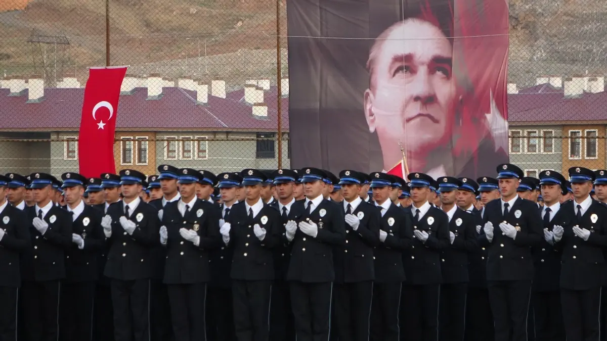 Bitlis Polis Meslek Eğitim Merkezi\'nde 580 Polis Adayı Mezun Oldu