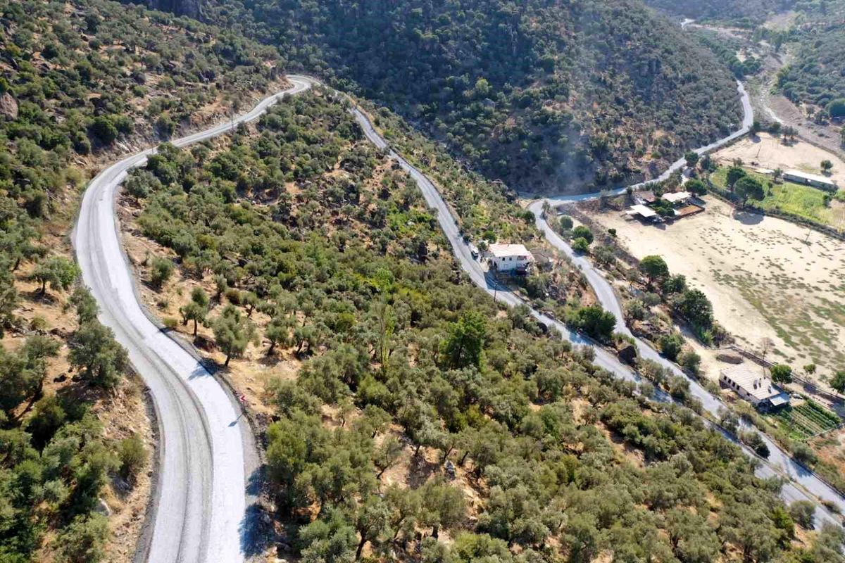 Aydın Büyükşehir Belediyesi Yol Yapım Çalışmalarına Devam Ediyor