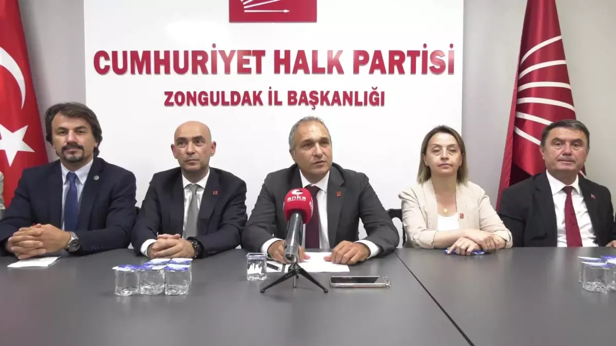 CHP Genel Başkan Yardımcısı Suat Özçağdaş, Zonguldak\'ta eğitim sorunlarını eleştirdi