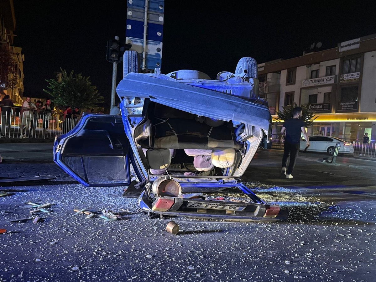 Düzce\'de 2 otomobil çarpıştı, 2 kişi yaralandı