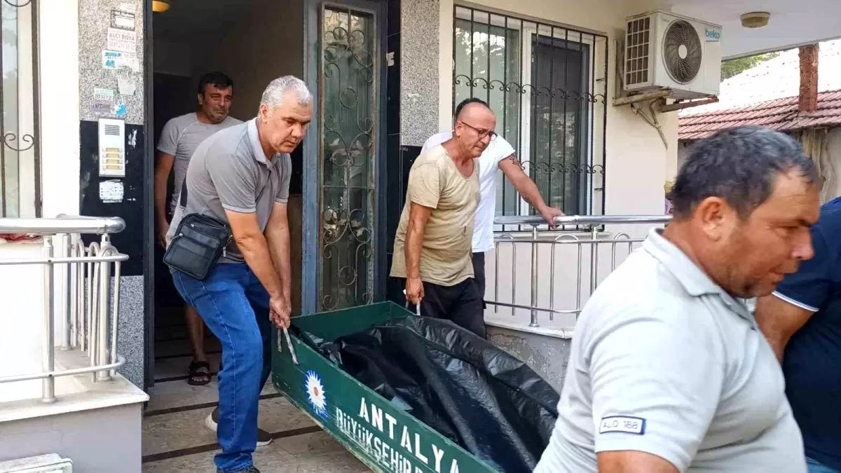 Antalya\'da Arızalanan Klimasını Tamir Etmek İsteyen Elektrik Ustası Hayatını Kaybetti