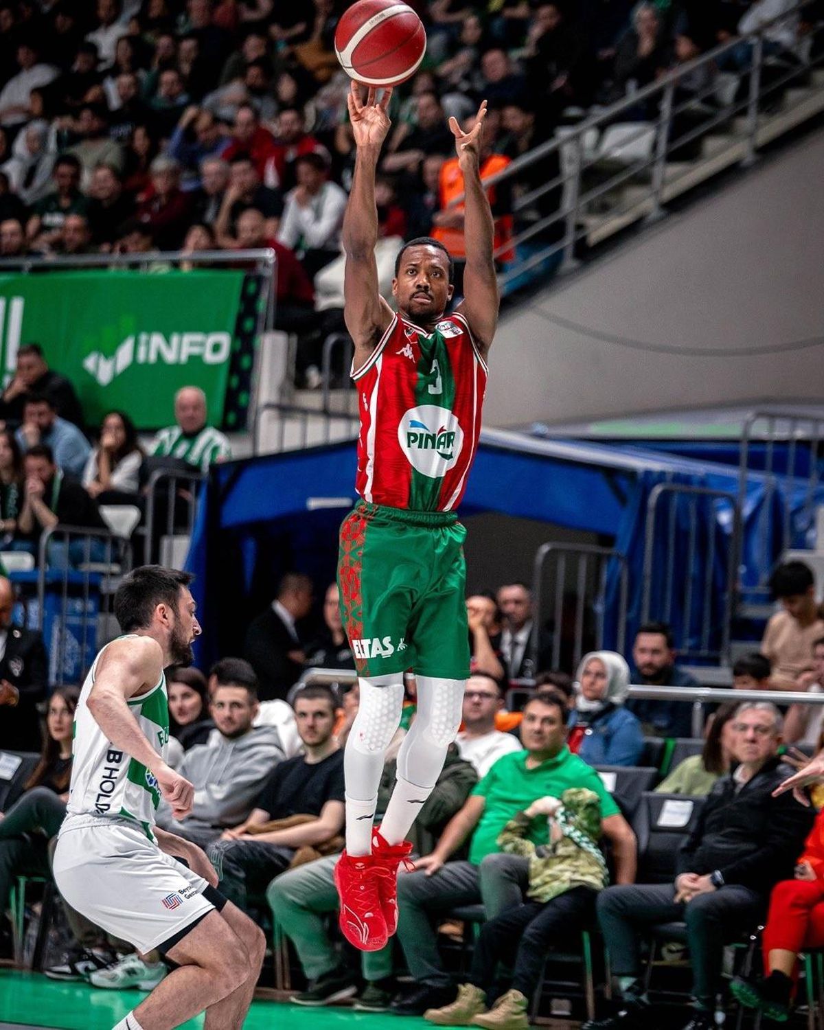 Karşıyaka Basketbol, Errick McCollum ile sözleşme yeniledi