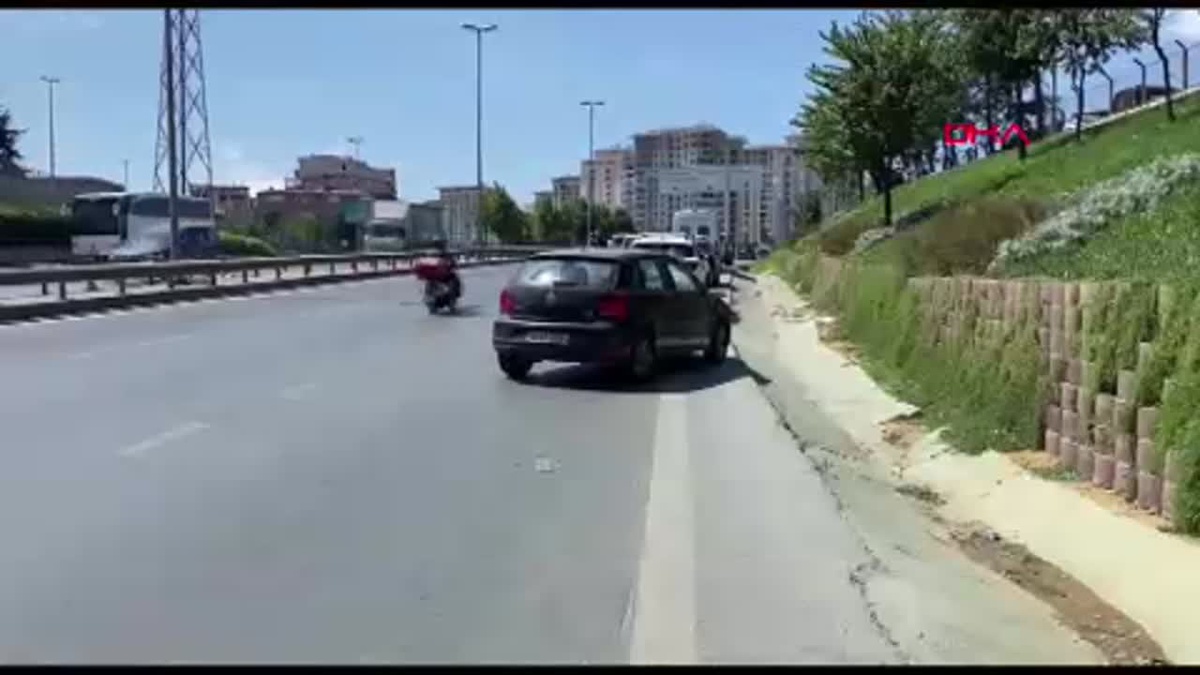 Esenler\'de Polis Memuru Otomobilin Çarpması Sonucu Şehit Oldu