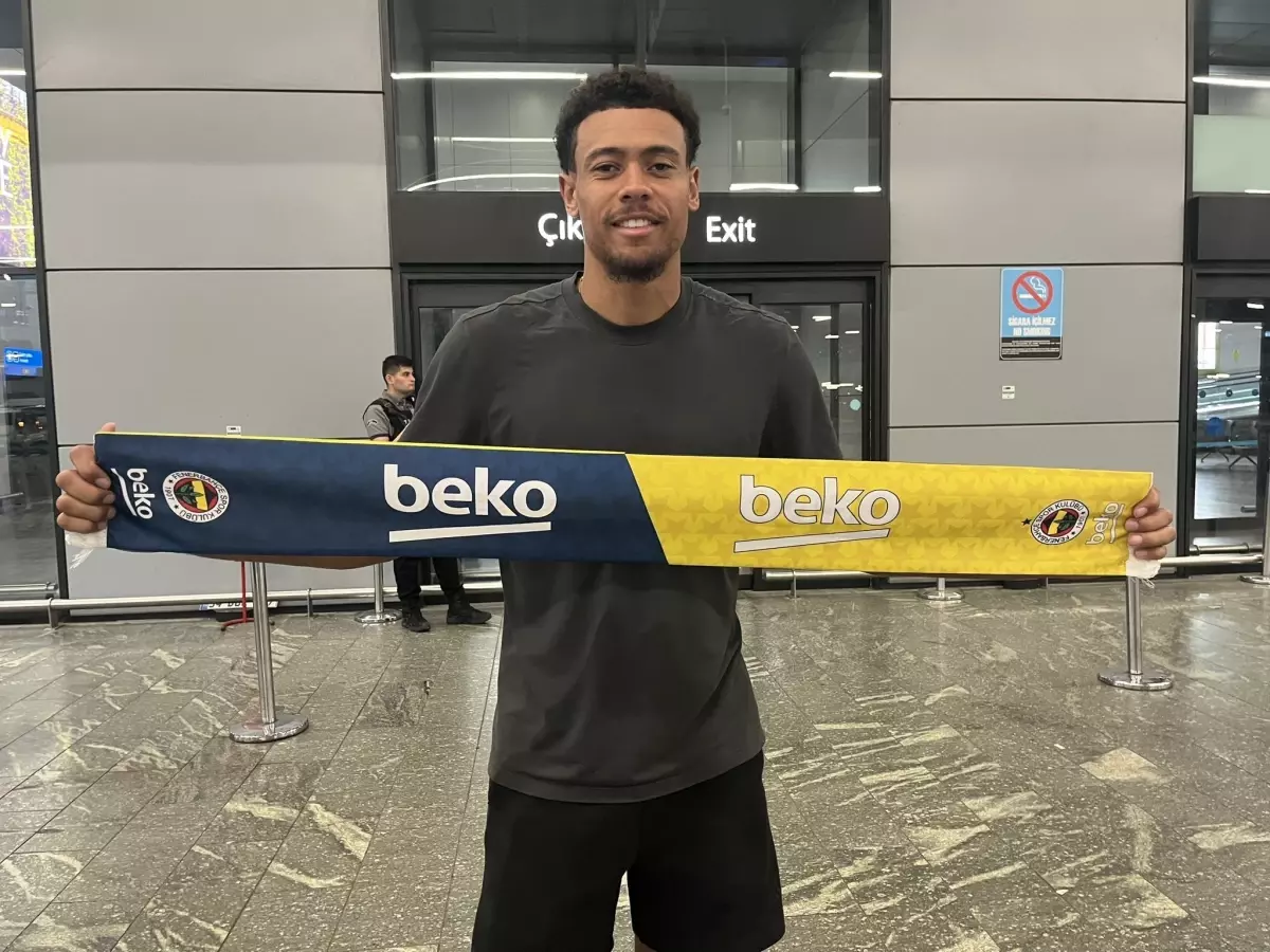 Fenerbahçe Beko\'nun yeni transferleri İstanbul\'a geldi