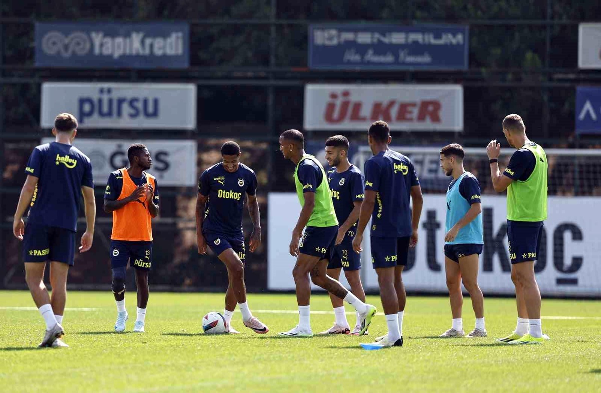 Fenerbahçe, Çaykur Rizespor maçı için antrenman yaptı