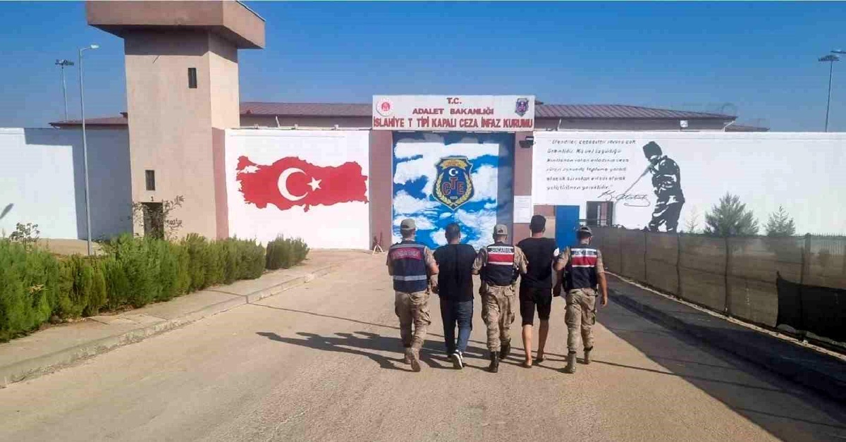 Gaziantep\'te Göçmen Kaçakçılığı Yapan 2 Şahıs Yakalandı