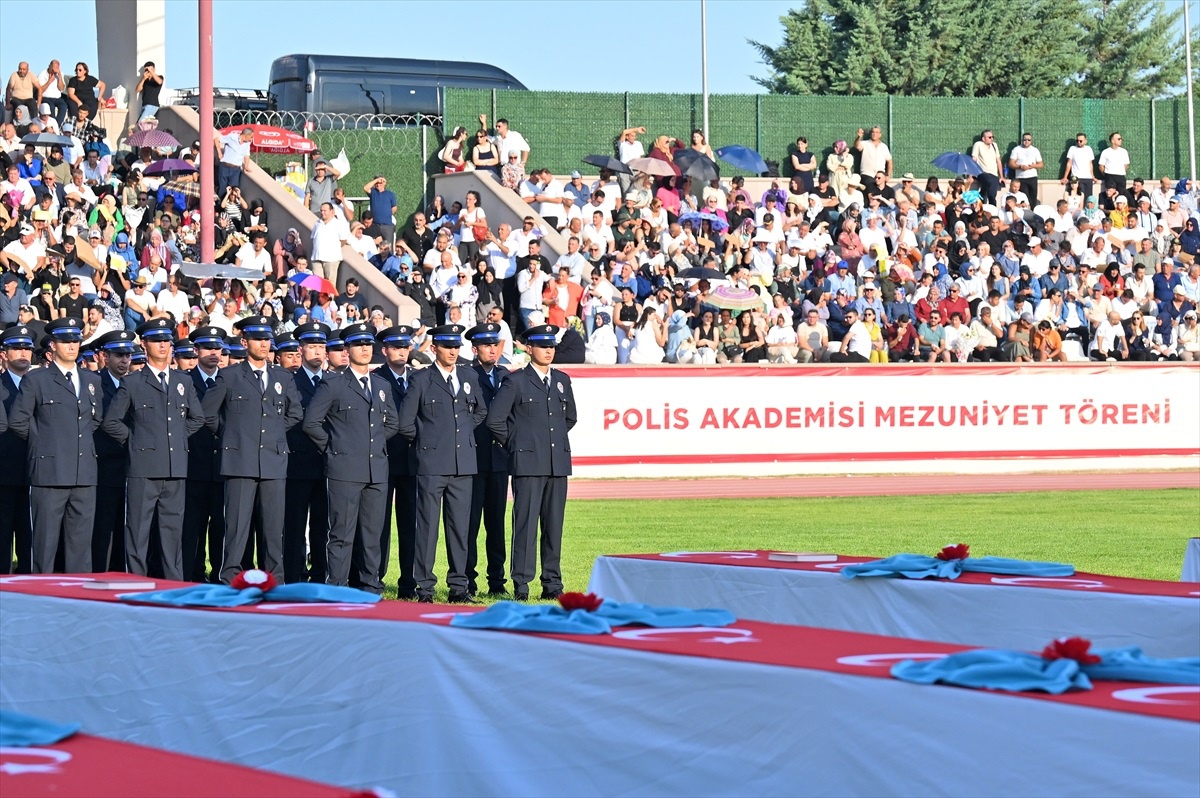 İçişleri Bakanı Ali Yerlikaya, Polis Meslek Eğitim Merkezi mezuniyet töreninde konuştu