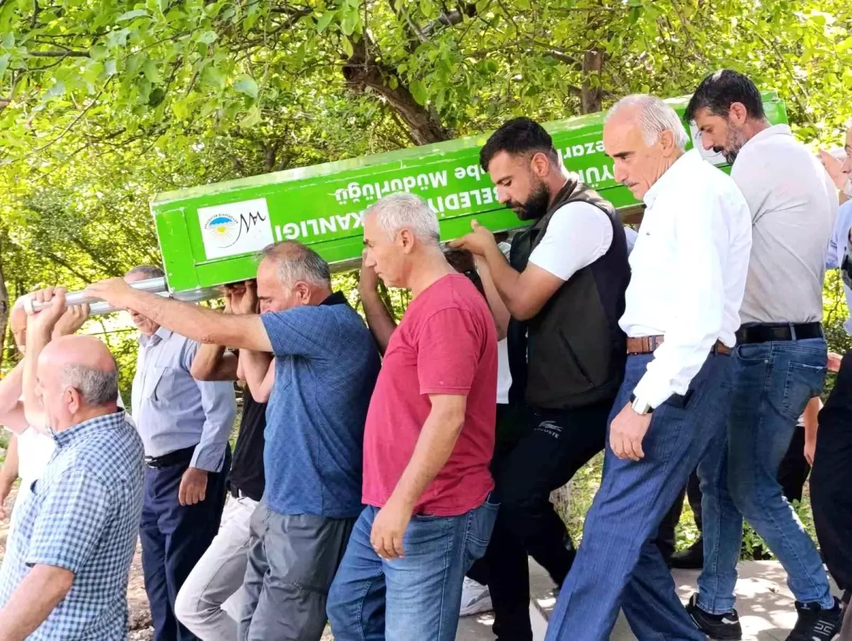 İhlas Haber Ajansı Van Bölge Muhabiri Atilla İdiz\'in annesi hayatını kaybetti