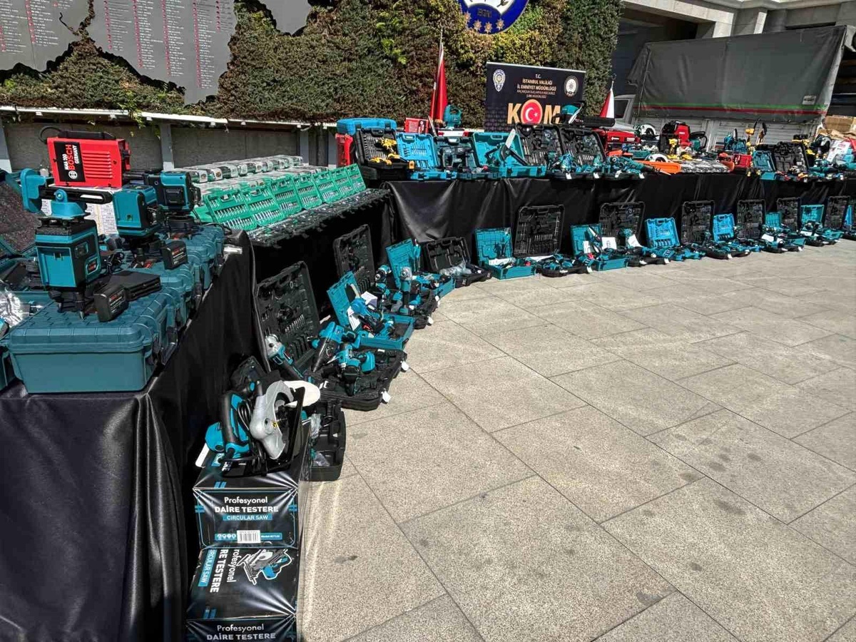 İstanbul\'da Kaçak Hırdavat Malzemeleri Operasyonu