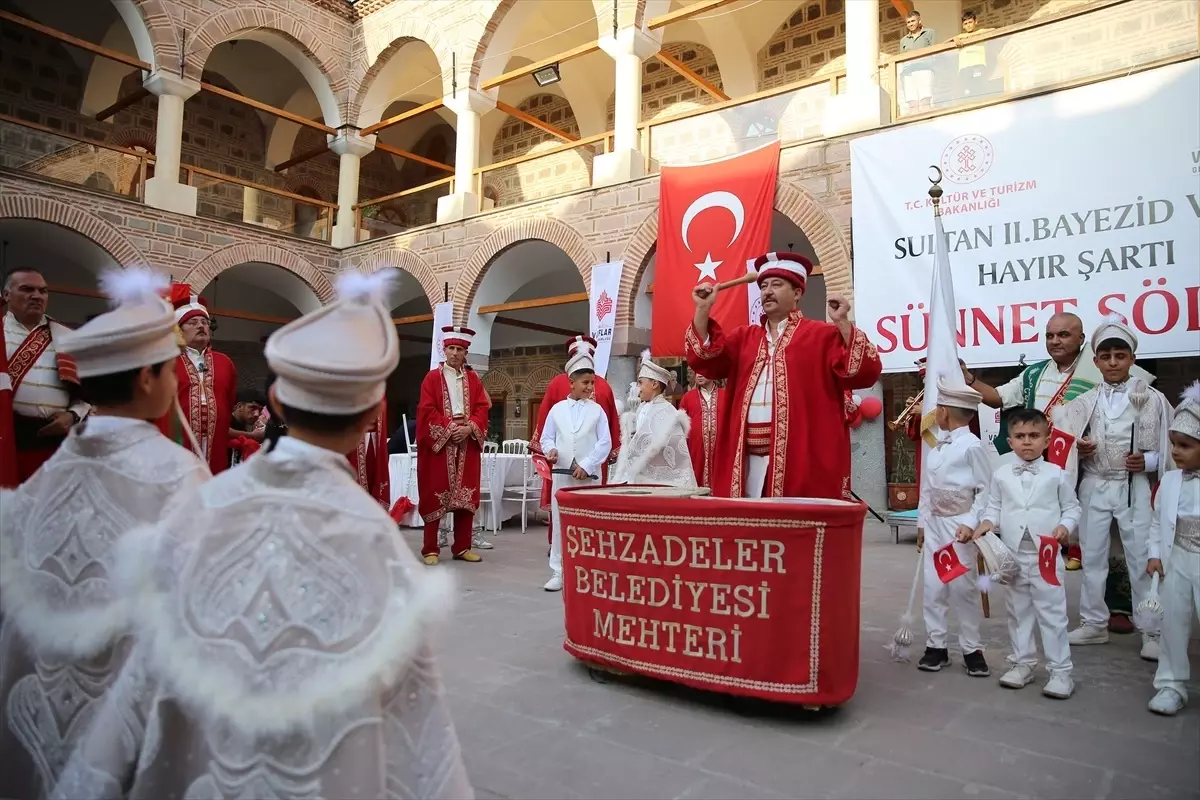 İzmir Vakıflar Bölge Müdürlüğü tarafından Manisa\'da Sünnet Şöleni düzenlendi