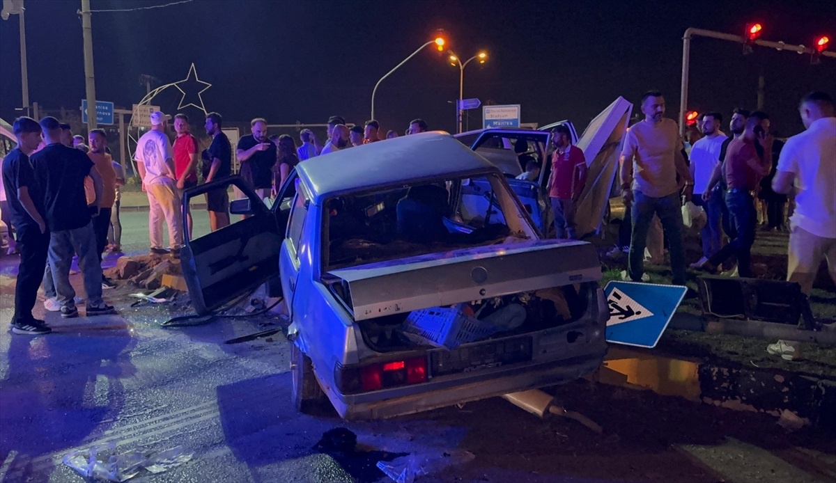 Manisa\'da trafik kazası: 1 ölü, 2 yaralı