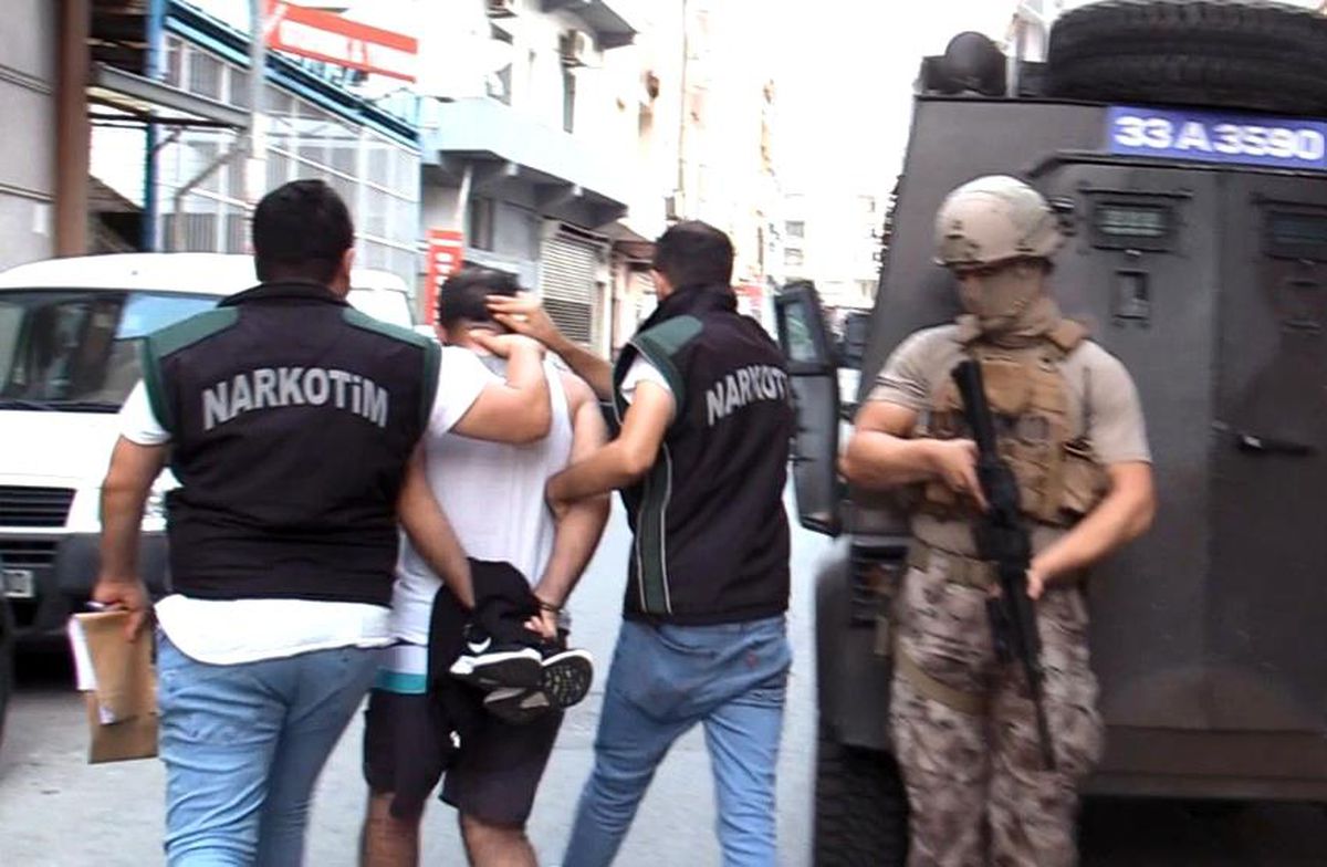 Mersin\'de Uyuşturucu Operasyonu: 41 Kişi Yakalandı