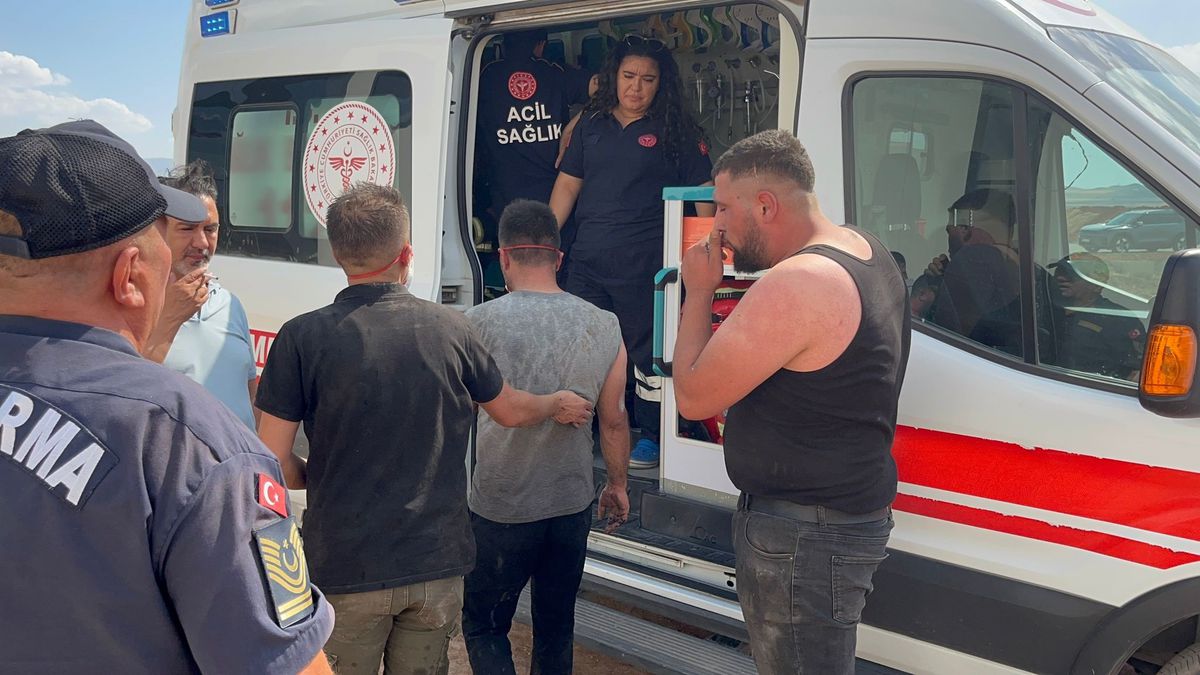 Sivas Demirağ Organize Sanayi Bölgesi\'nde Mobilya Fabrikasında Yangın Çıktı