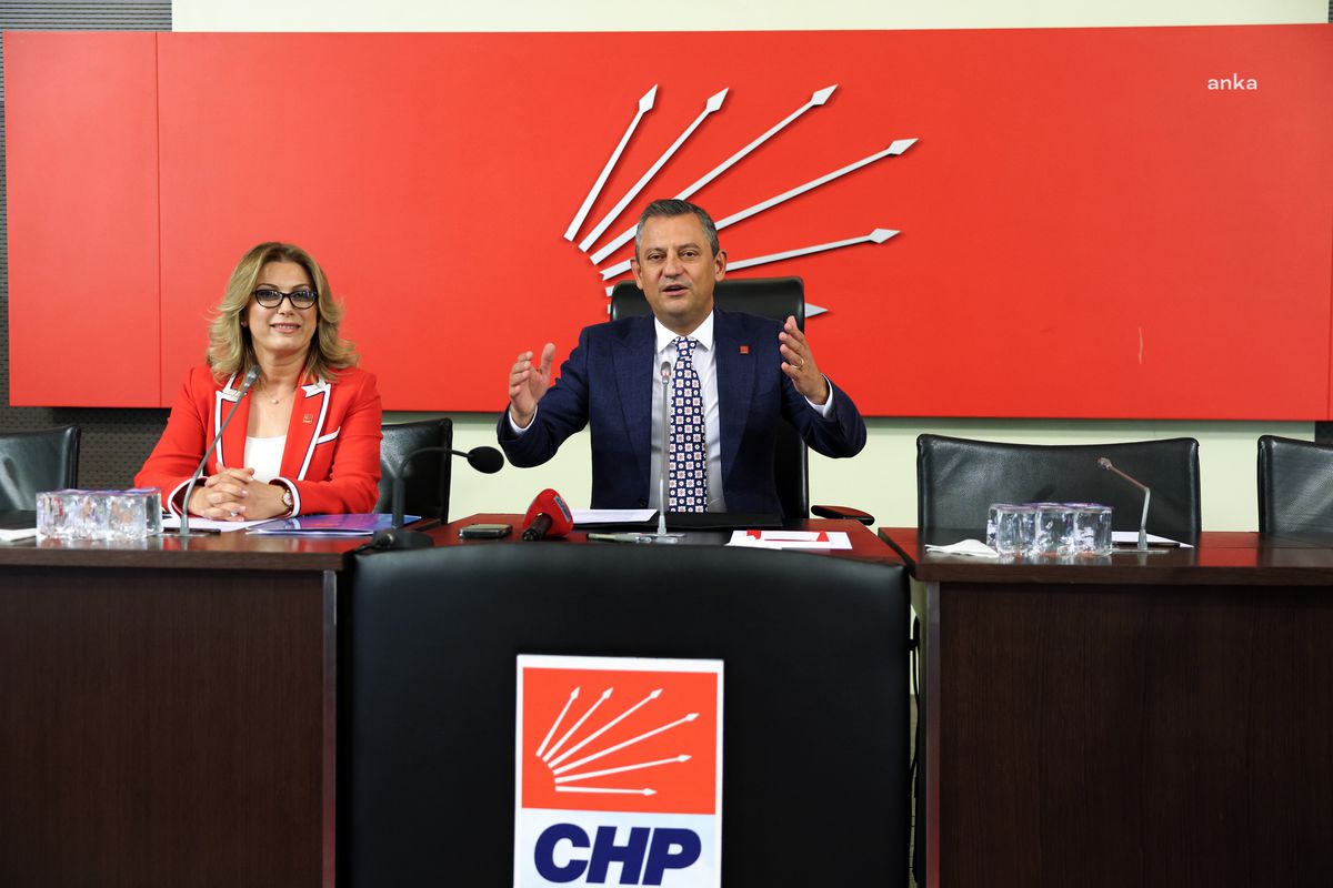 CHP Genel Başkanı Özgür Özel, CHP Kadın Kolları MYK Toplantısına Katıldı