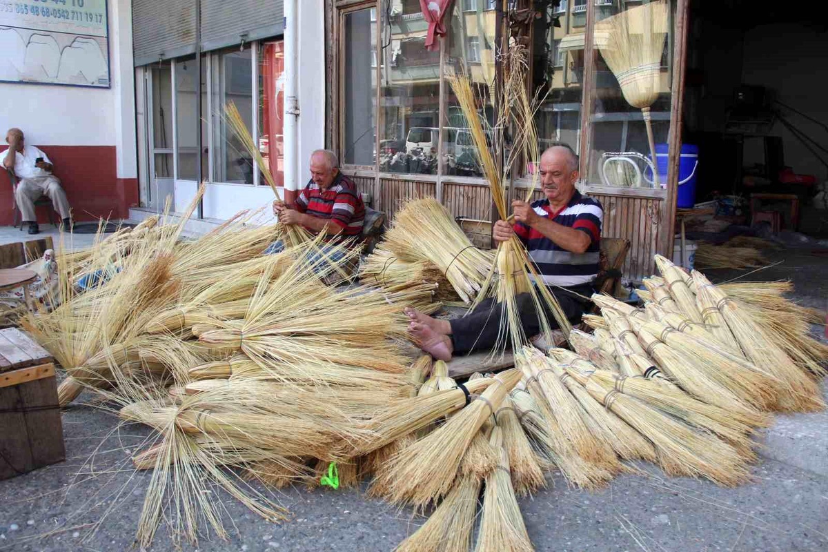 Samsun\'da El Süpürgeciliği Mesleği Yok Olmaya Yüz Tutuyor