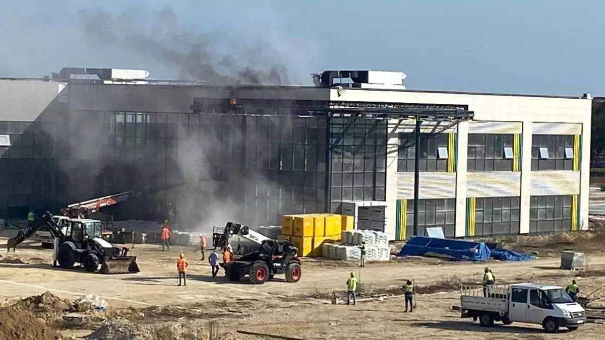 Tekirdağ\'da Hastane İnşaatında Yangın Çıktı