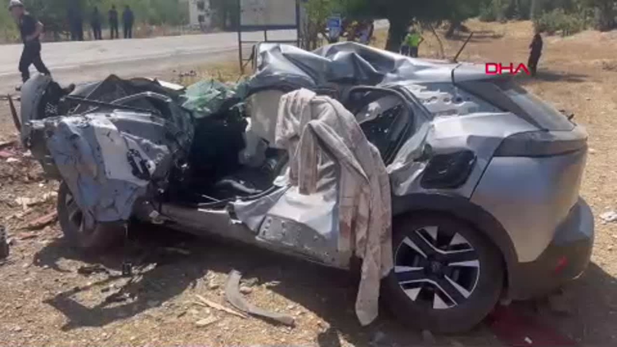 Tunceli\'de Cip ile Hafriyat Kamyonu Çarpıştı: 2 Ölü, 4 Yaralı