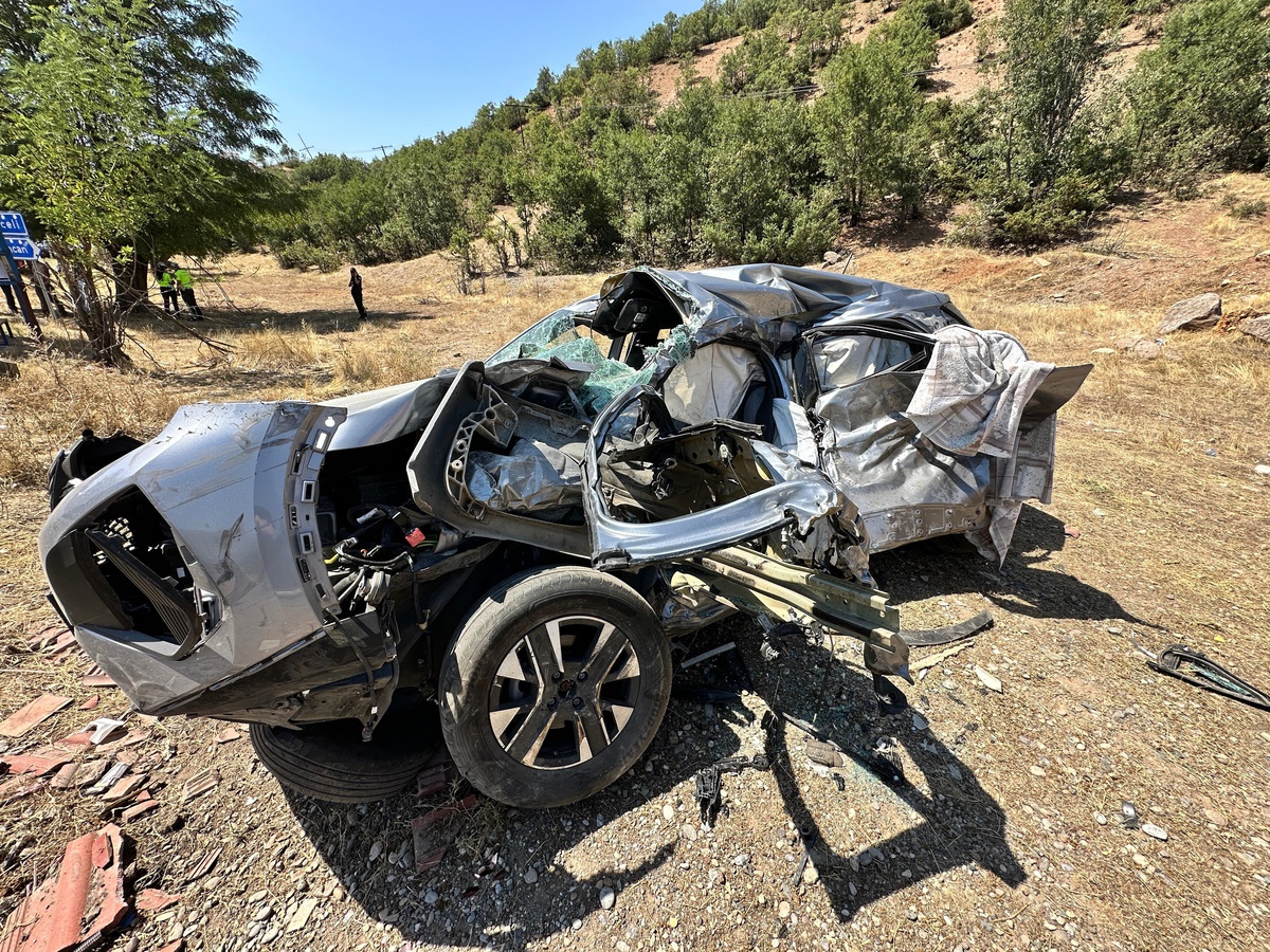 Tunceli\'de Cip ile Hafriyat Kamyonu Çarpıştı: 2 Ölü, 4 Yaralı