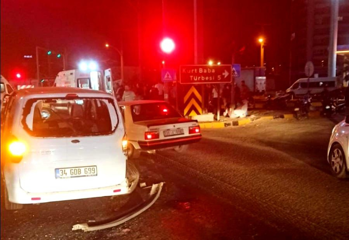 Manisa\'da Zincirleme Trafik Kazası: 1 Ölü, 2 Yaralı