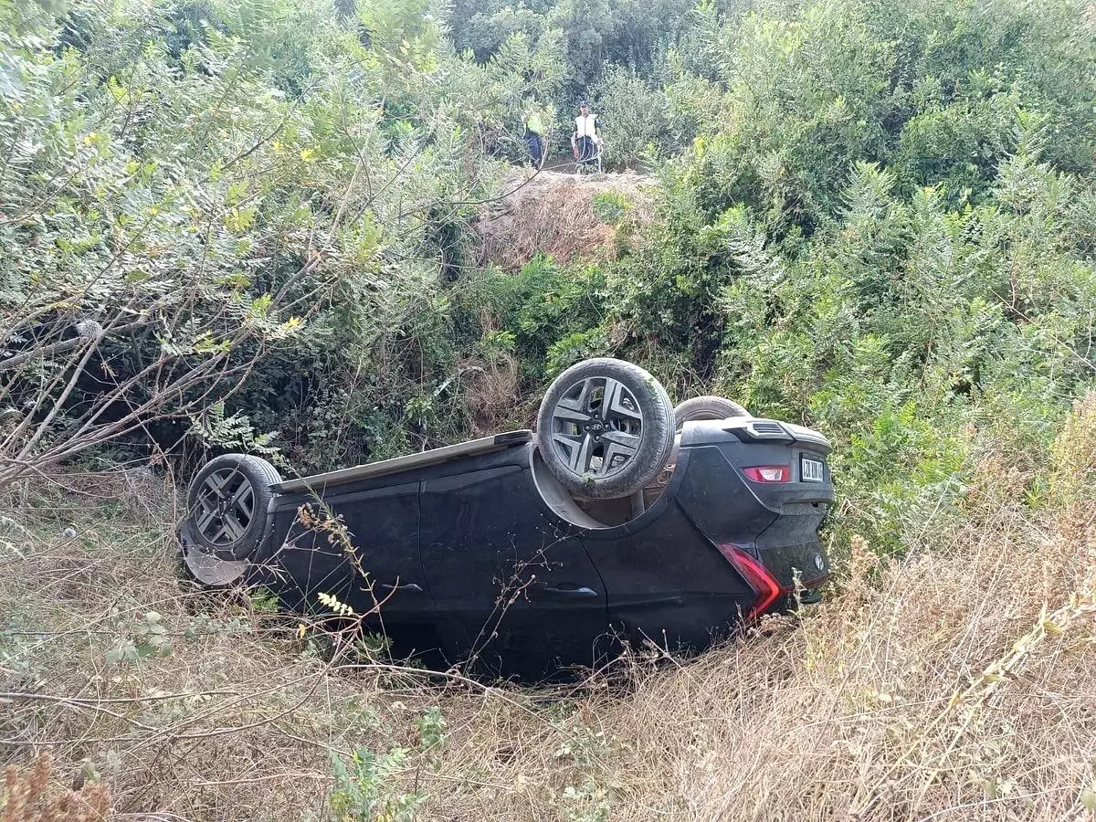 Hatay\'da uçurumdan uçan otomobildeki 3 kişi yaralandı