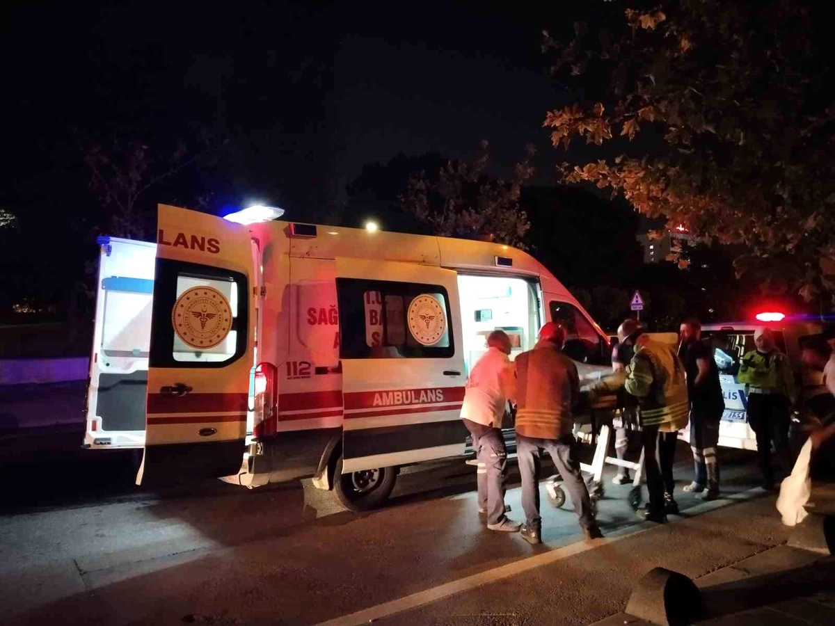 Üsküdar\'da Otomobil Takla Attı, Sürücü Yaralandı