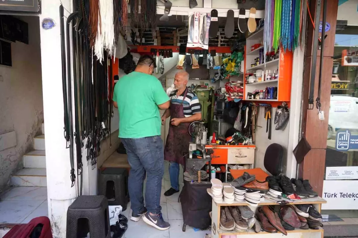 Kilis\'te 40 yıldır ayakkabı tamiri yapan usta