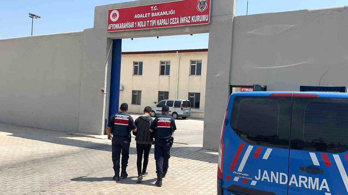 Afyonkarahisar\'da Hırsızlık Suçundan Aranan Şahıs Yakalandı