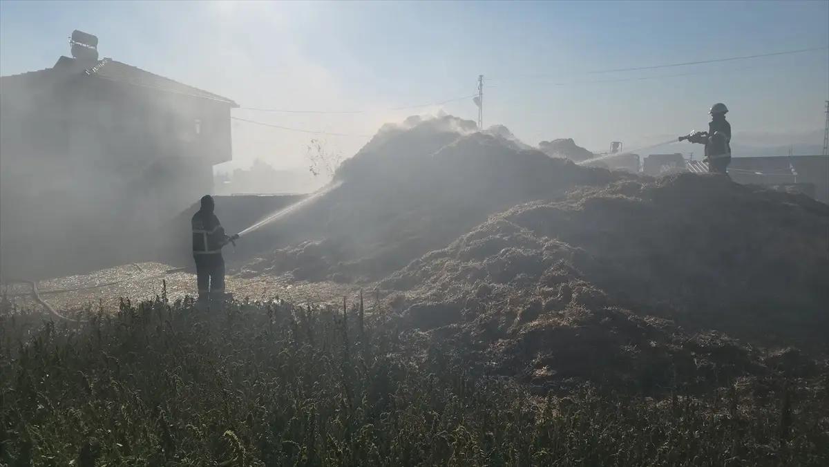 Amasya\'da 80 Ton Samanlık Yangını